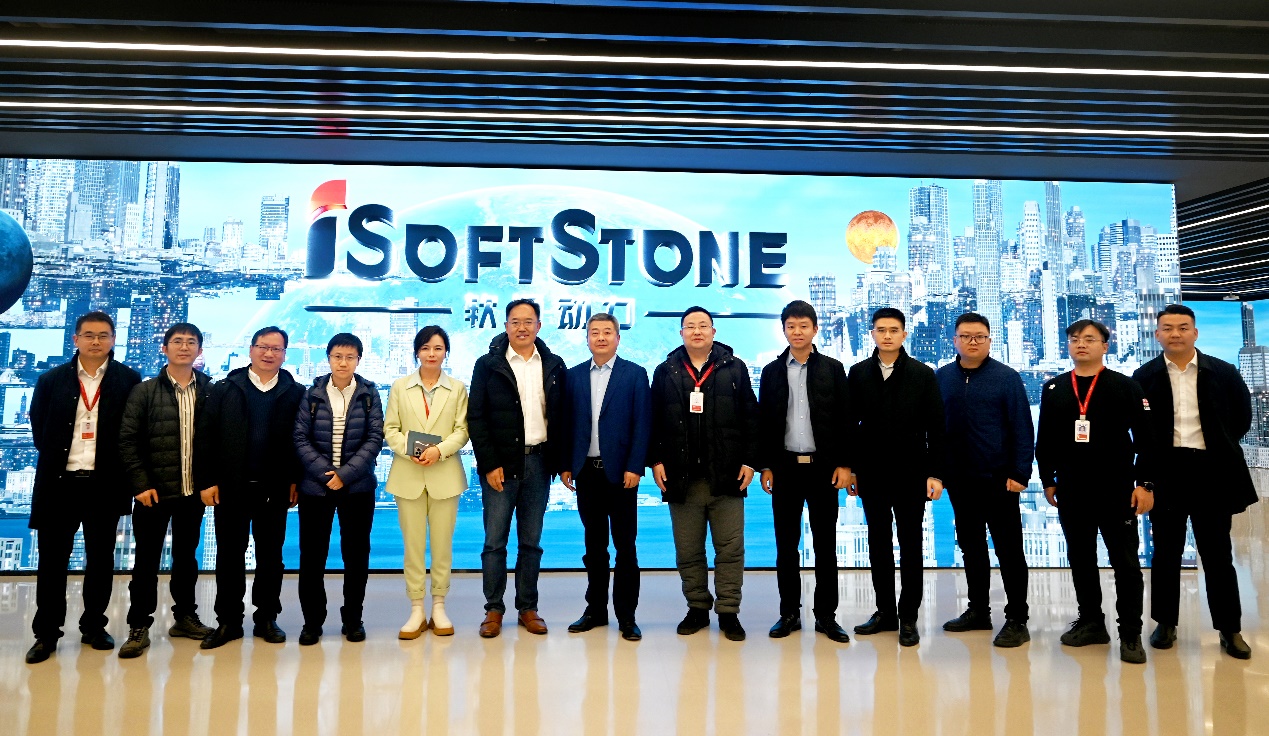 华为中国政企解决计划部副总裁董伟嗣一行  赴尊龙凯时动力考察交流、洽谈相助